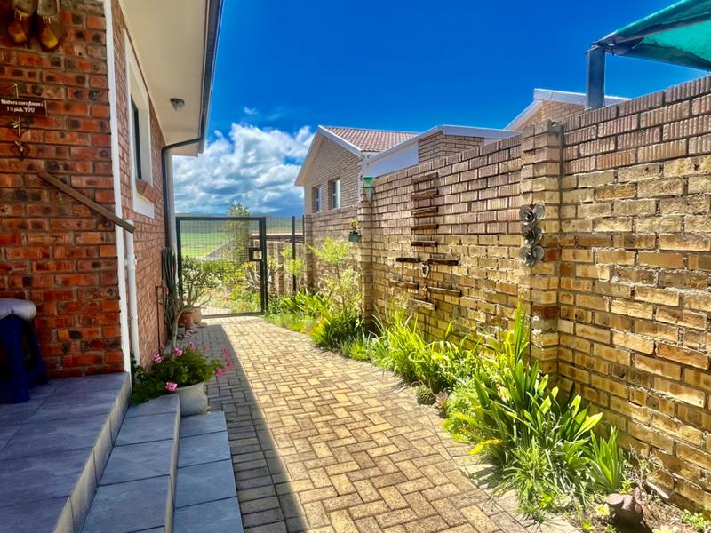 3 Bedroom Property for Sale in Fraaiuitsig Western Cape